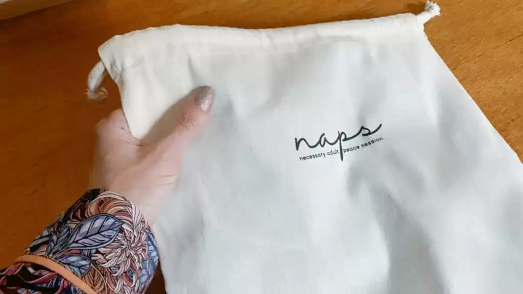 A embalagem dos pijamas Naps são ideais para acondicionar seu pijama, organizar outras peças ou guardar itens para viagens